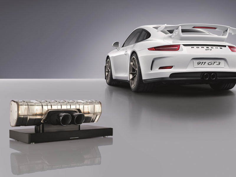 本物のポルシェのマフラーを使った2.1chスピーカー「911サウンドバー