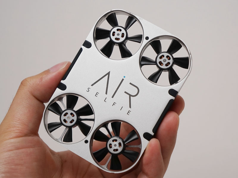 小寺信良の週刊 Electric Zooma!】ドローンじゃない、フライングカメラ