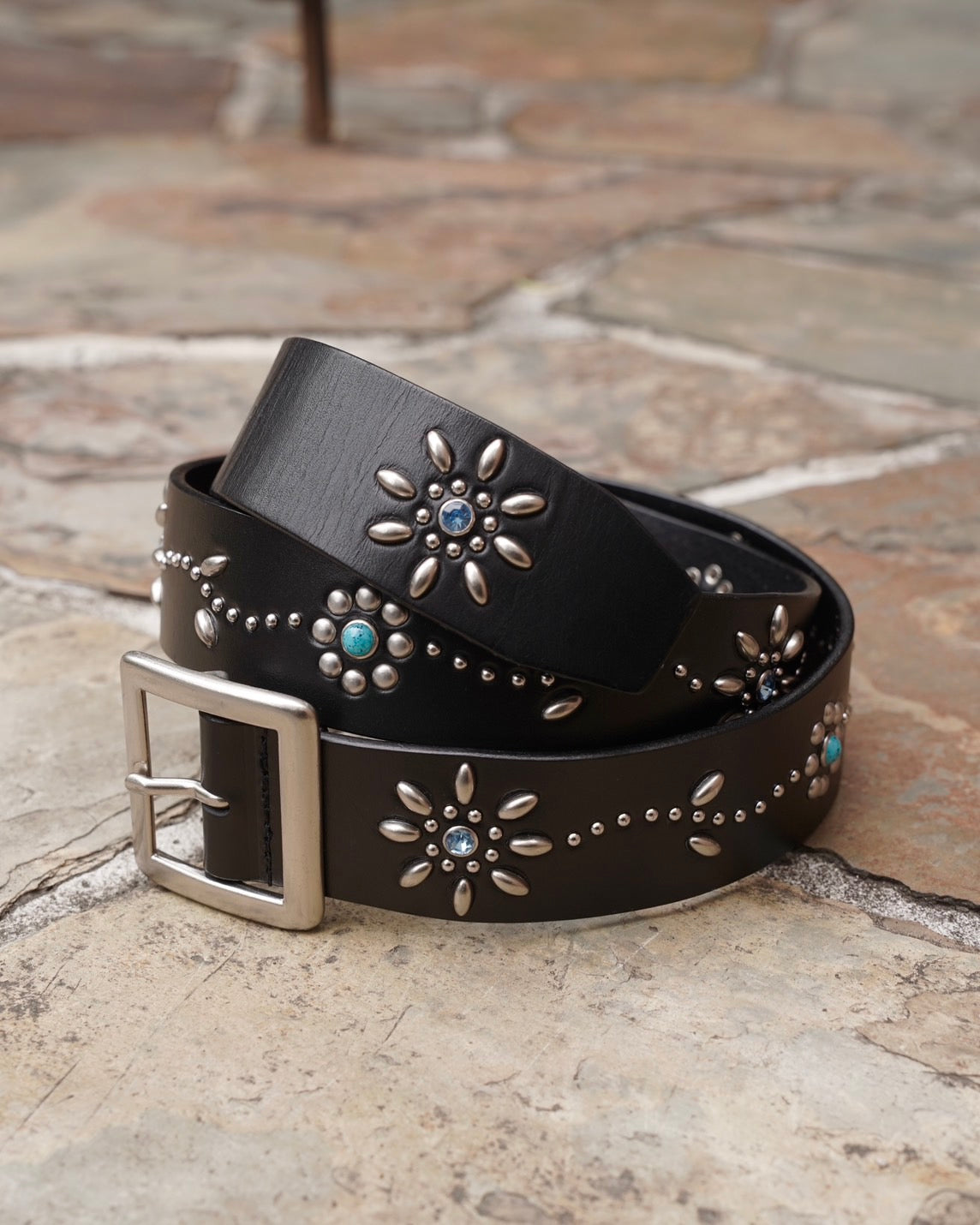 Leather studded belt – BELVET