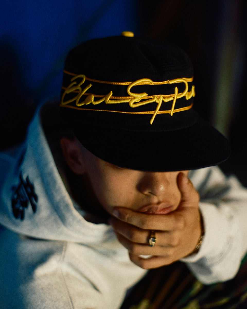 AUTOGRAPH_LOGO_PILLBOX_CAP_01_