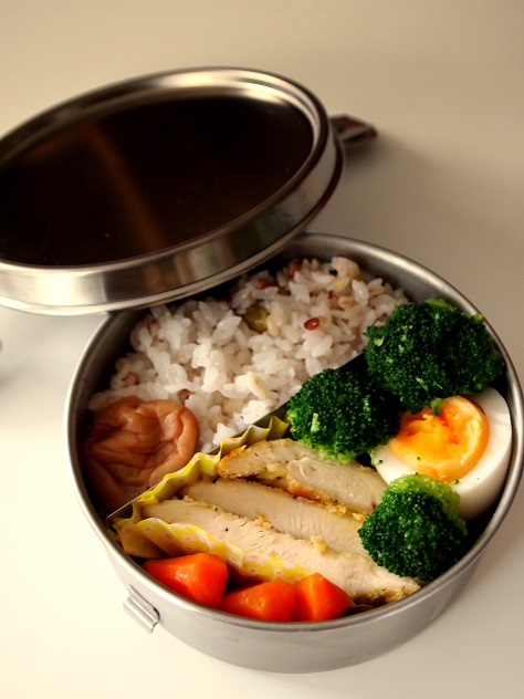 工房アイザワ】ステンレスの丸型ランチボックス。 | 28平米の1K食堂。