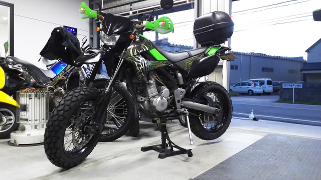 DトラッカーXにオフロードタイヤ～ | バイクショップサカイブログ