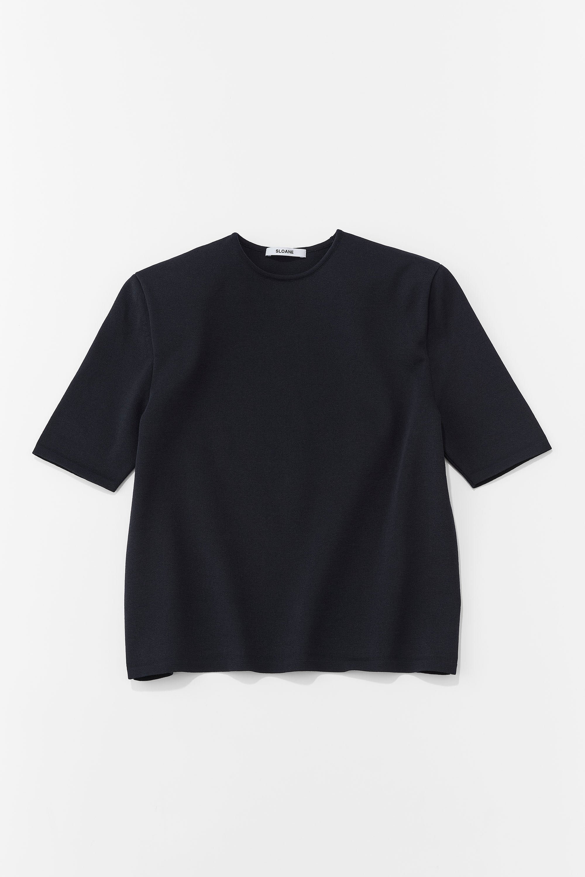 肩で魅せる半袖ニット