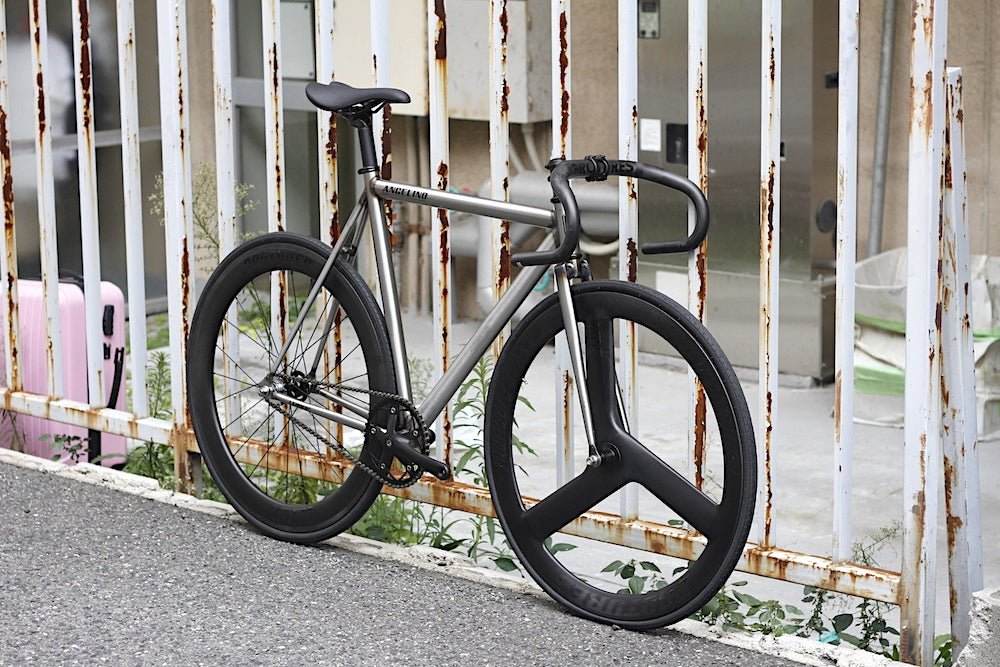 パシュートの最も新しい形 | ブローチャーズ - BROTURES ONLINE STORE