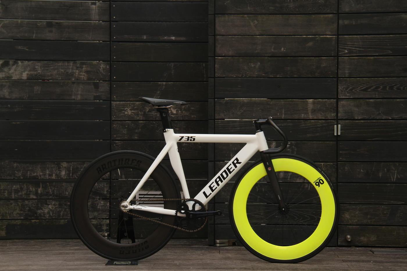 久しぶりの登場!!カラーカーボンホイールを使った735TR | ブロー