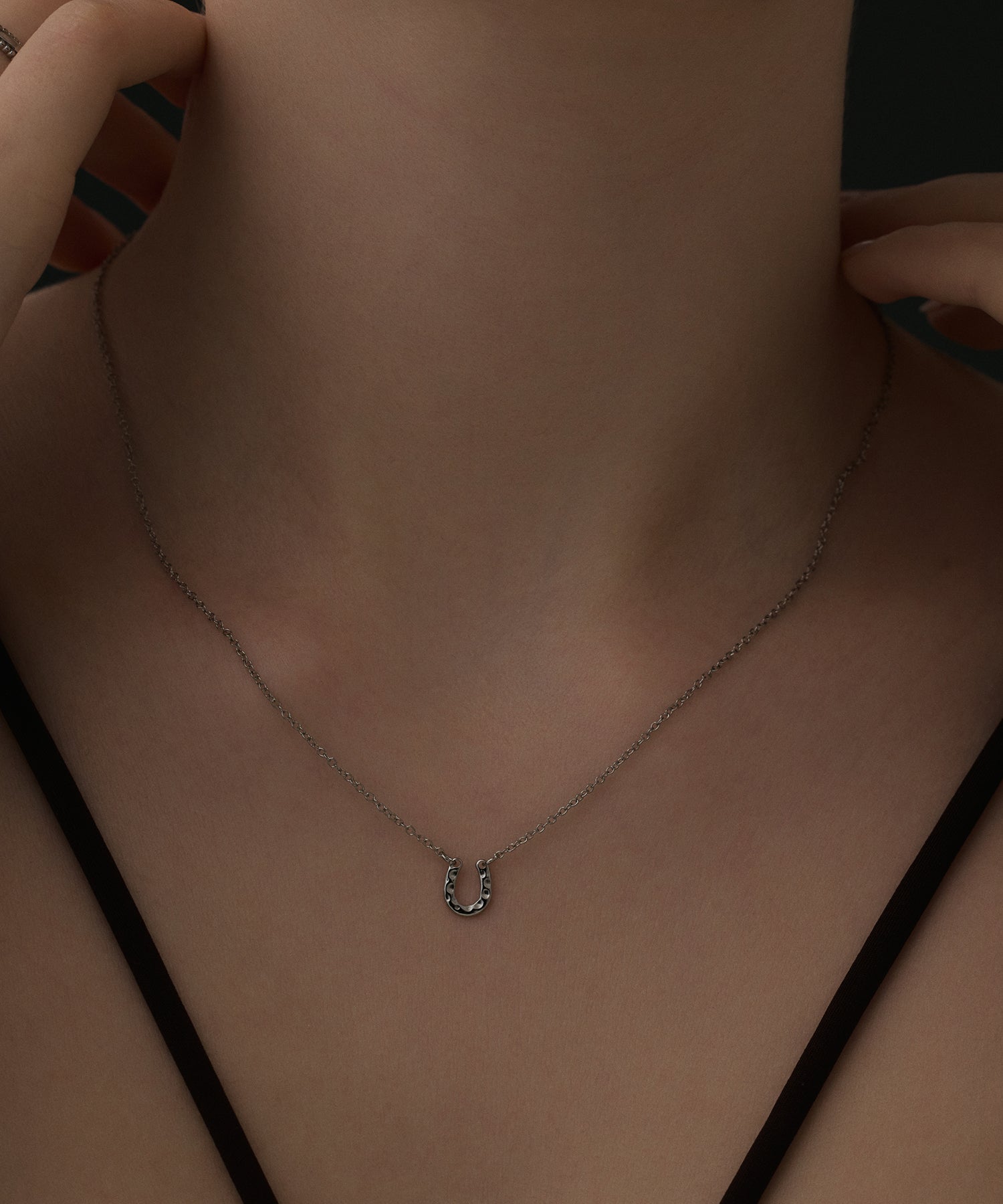 シルバー]ホースシューネックレス