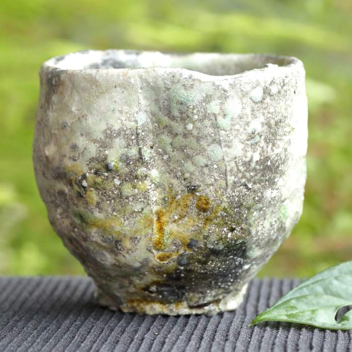 伊賀焼 緑茶湯のみ 穴窯焼成焼締湯呑 満容量310ml 谷本貴