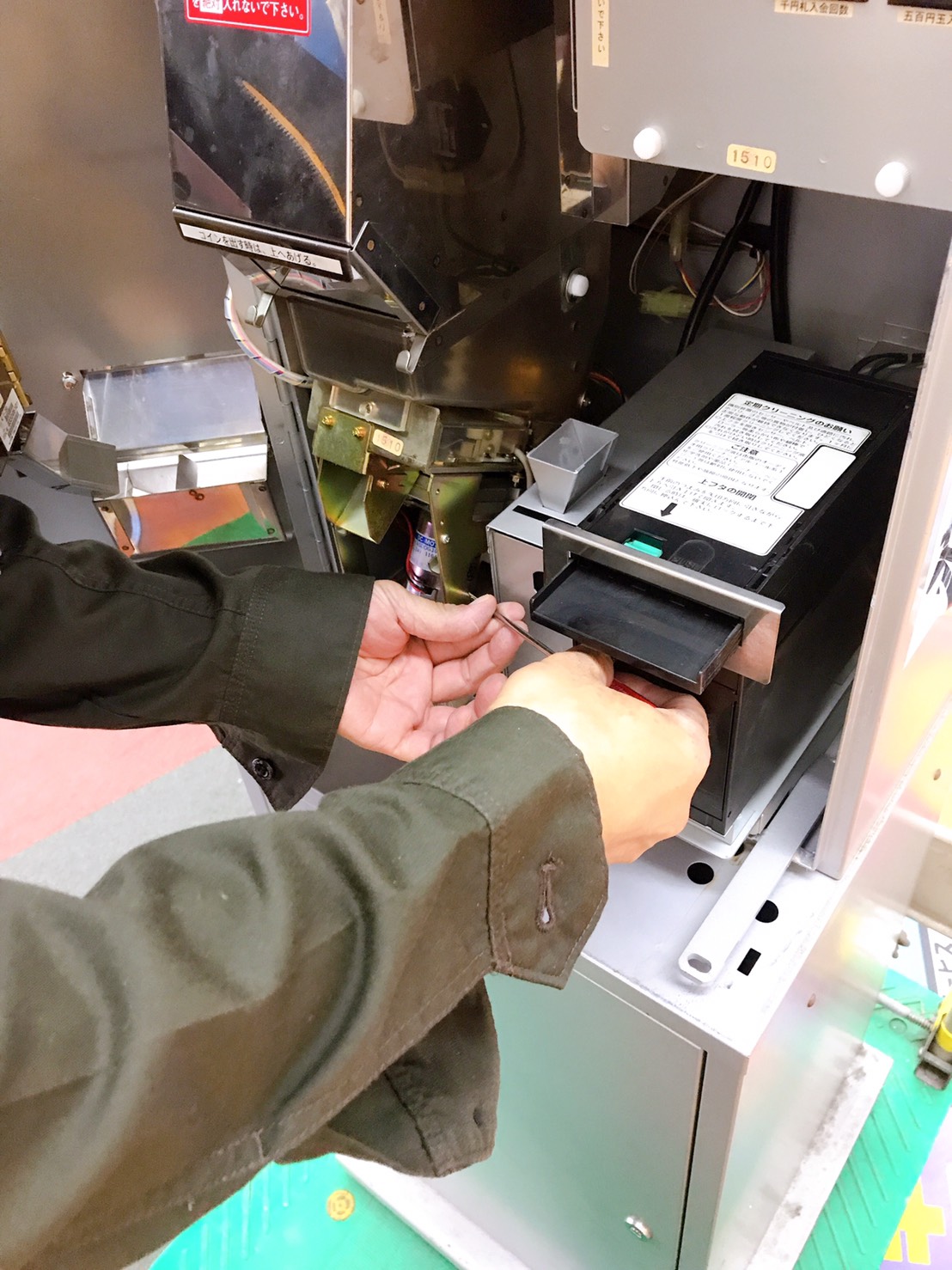 マリンゲーム製 100円両替機修理 | 静岡鑑定団グループ