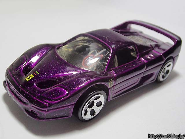 ホットウィールミニカーのフェラーリF50はパープルでドハデ