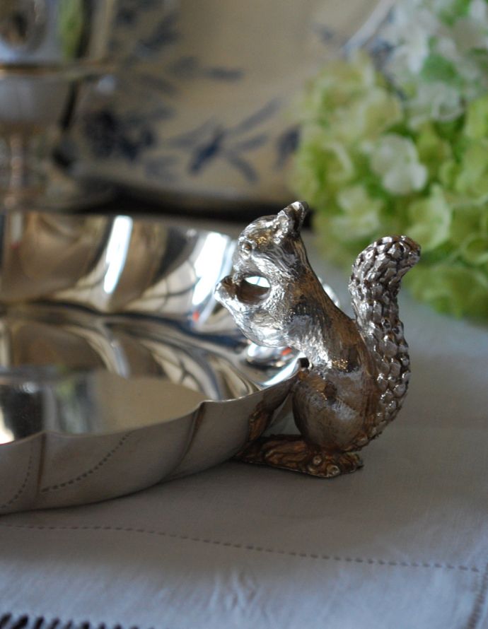 英国の銀食器、リスが可愛いSheffield(シェフィールド)のナッツ