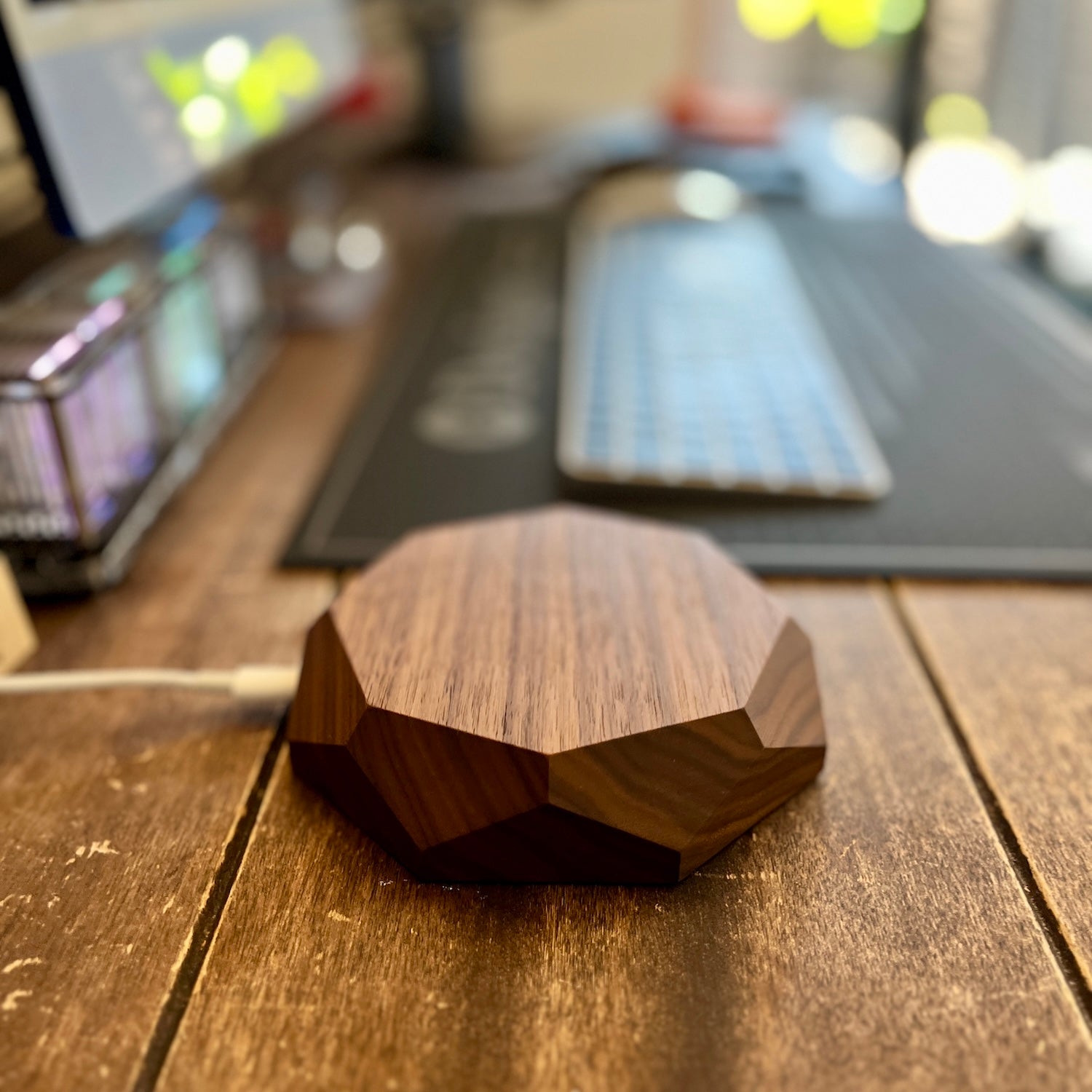 充電中”すらインテリアになる、充電ドック – HATCH