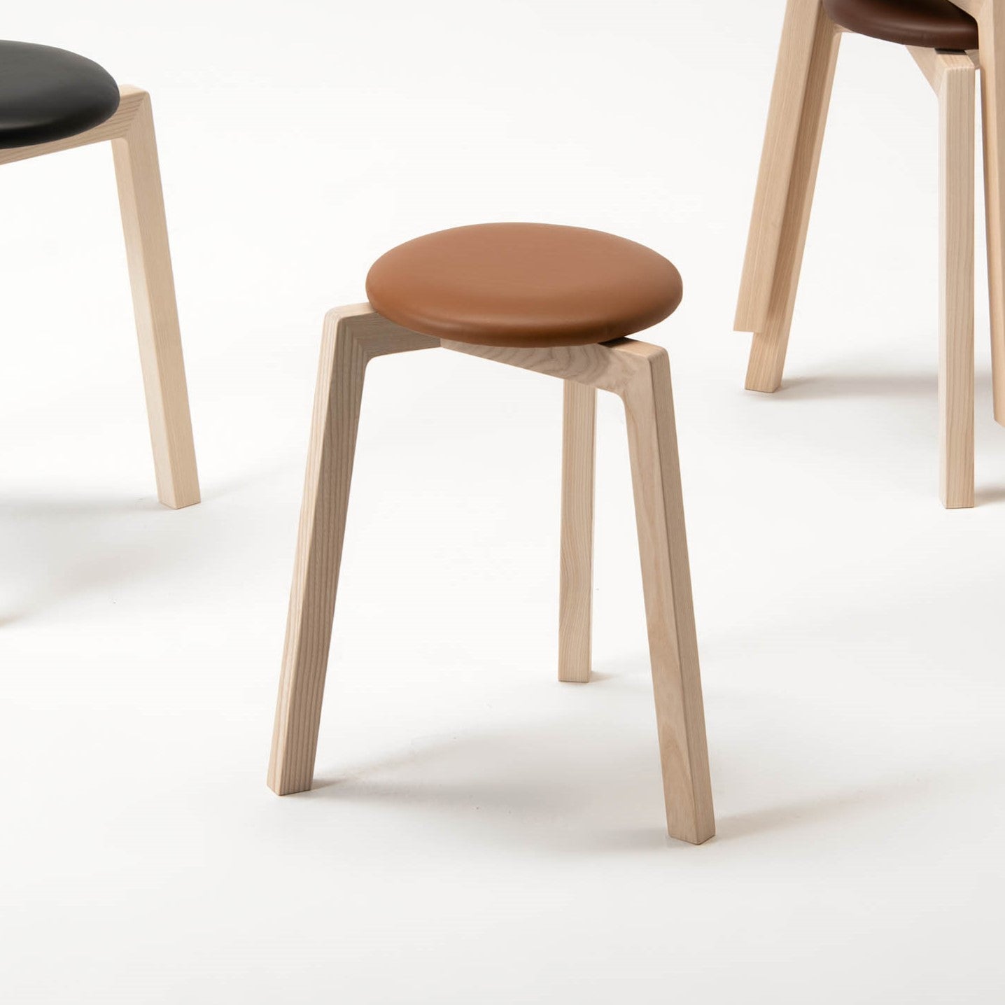 旭川家具 スツール | Stacking Stool02 センの木 | 革座 ライト