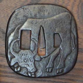 志水仁兵衛（初代甚五）「放れ牛図」鐔