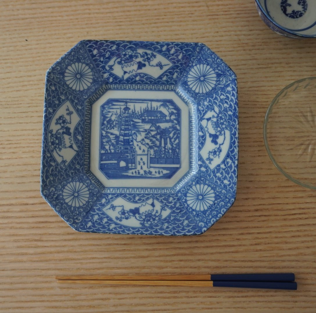 ちょうどいいサイズ感の印判の隅切り皿 – Kotto Shop