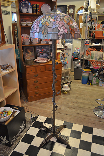 ステンドグラス フロアスタンドライト | LiCS リックス 東京都文京区の