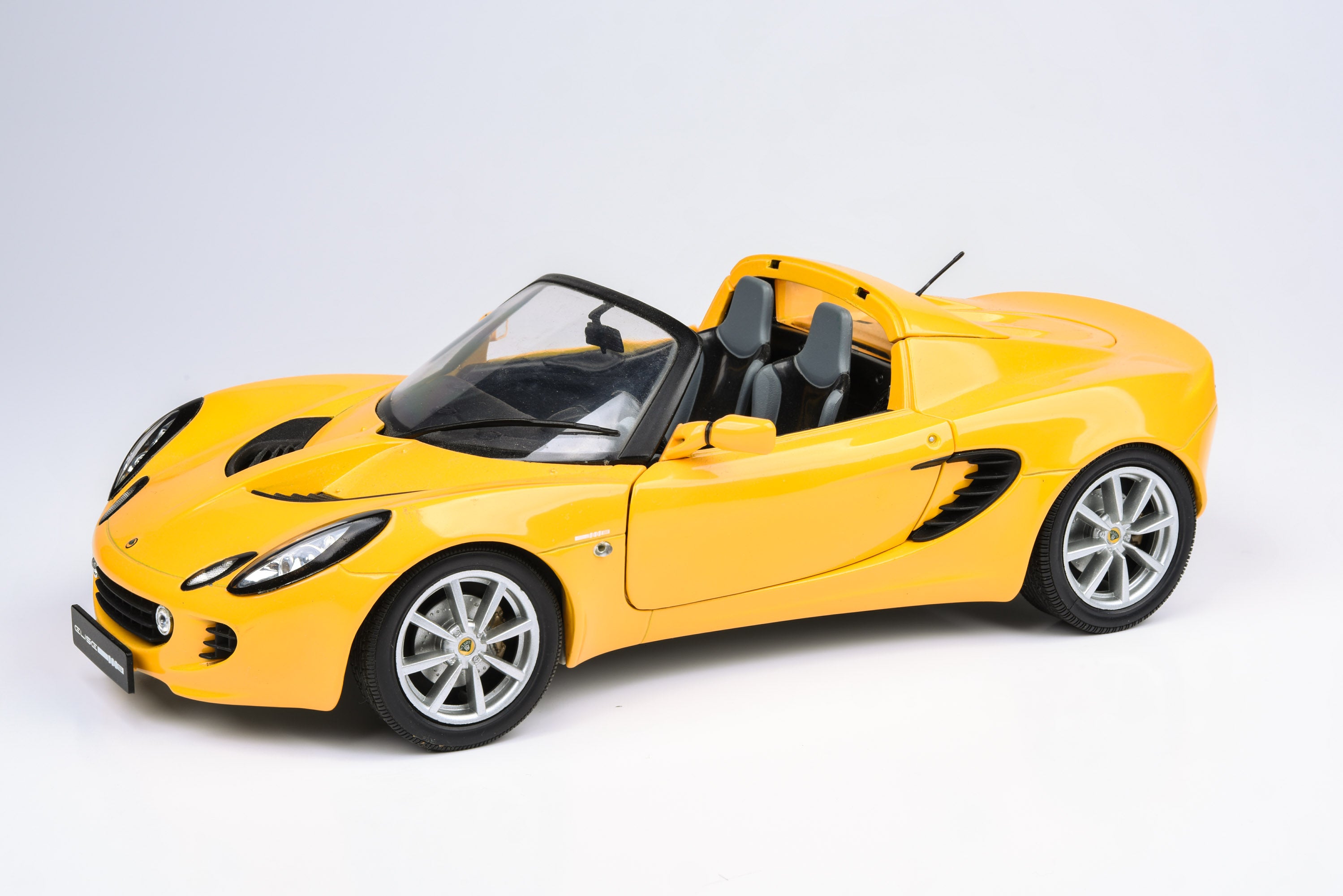 1:18 Scale 2002 Lotus Elise 111S – paragonmodelstore