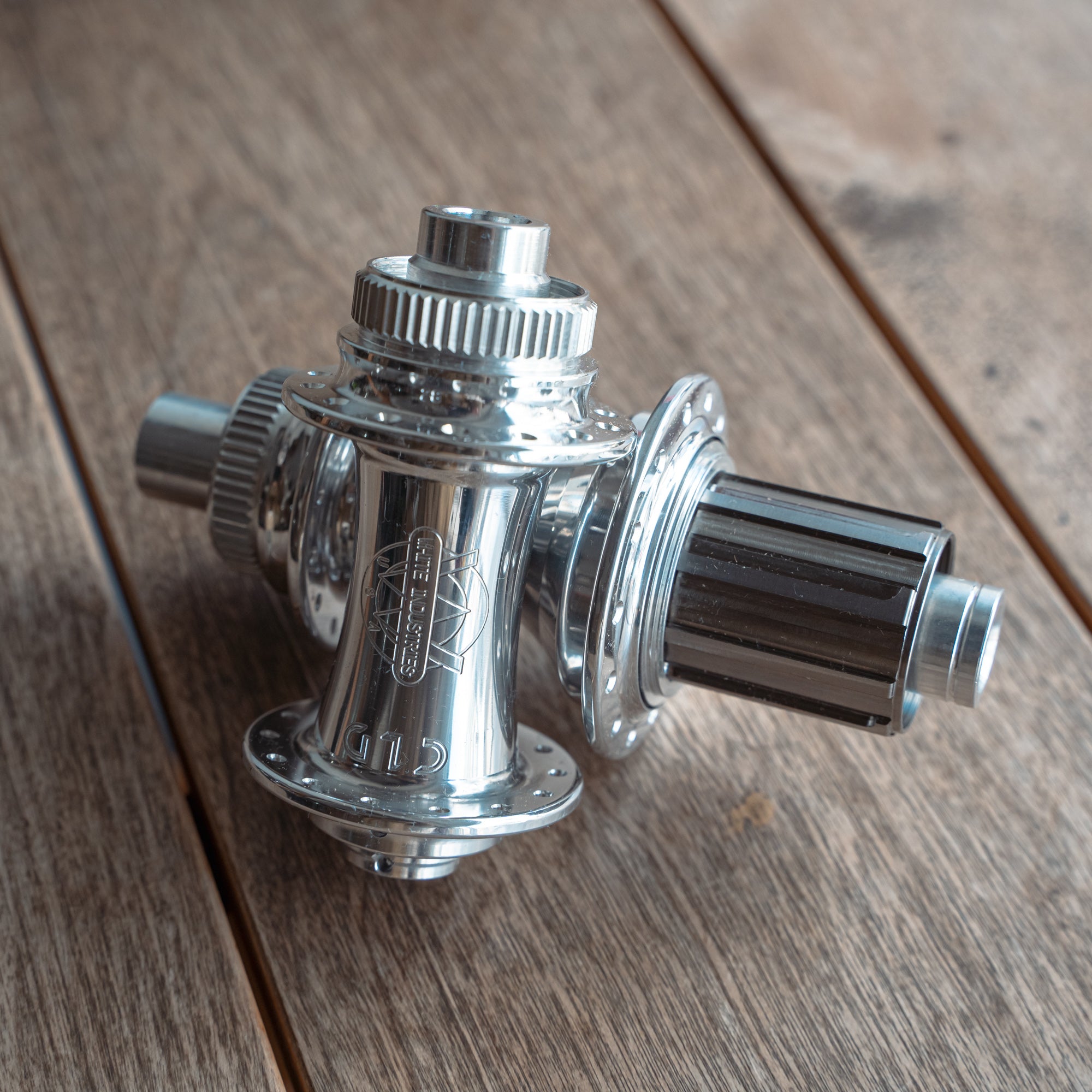 WHITE INDUSTRIES ハブ前後セット CLD [ポリッシュ] 12mm スルー