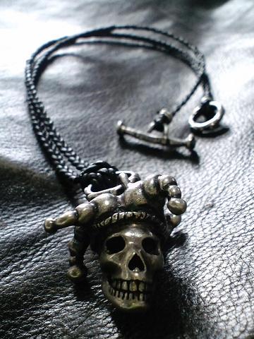 Artitude / アーティテュード ジェスタースカルネックレス | macaroni