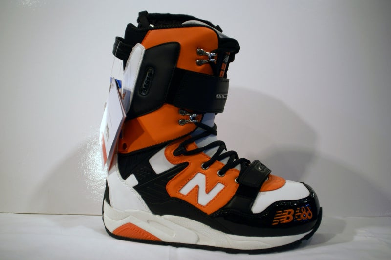 686×NEW BALANCE コラボ ブーツ＆ステッカー | SNOWBOARD SHOP NEO