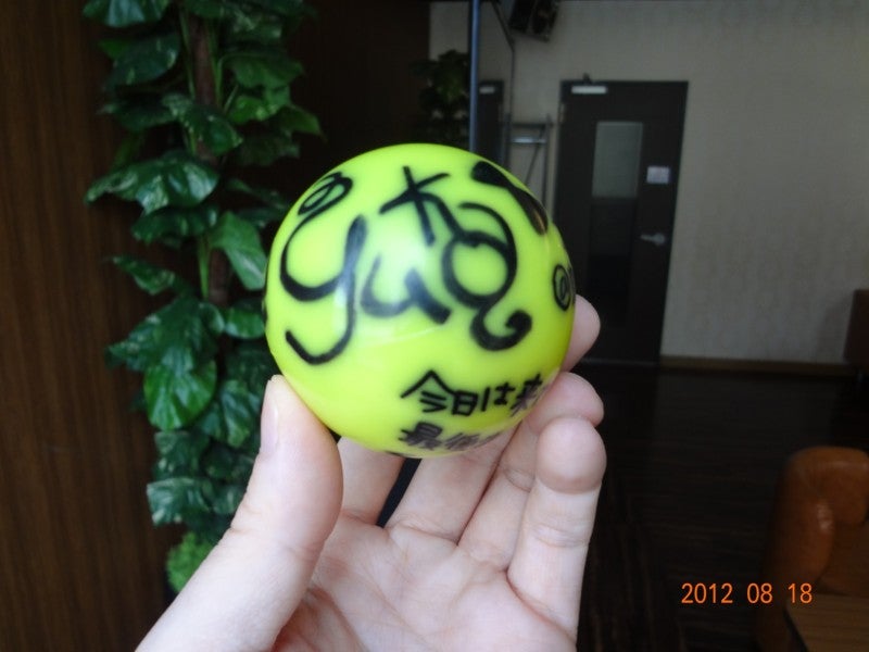 東京ドームでかしゆかの投げた（打った）サイン入りボールです