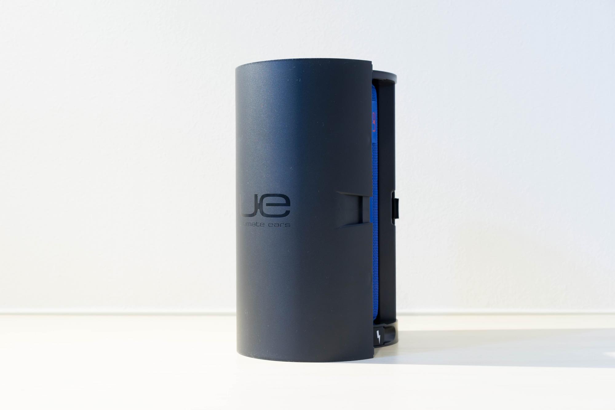 アウトドアBluetoothスピーカーの決定版！防水＆大音量の「UE MEGABOOM
