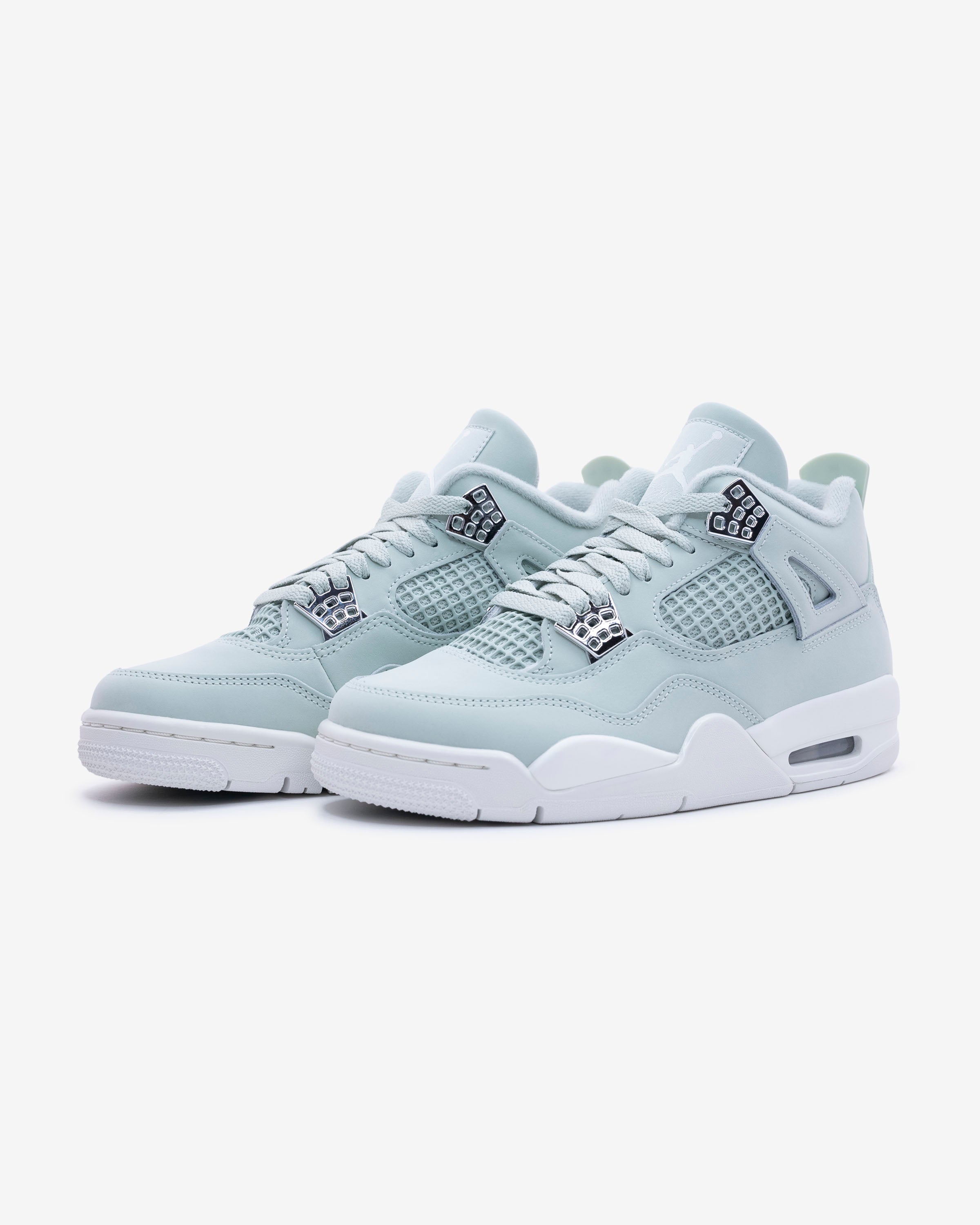 WMNS AIR JORDAN 4 RETRO – UNDEFEATED JAPAN