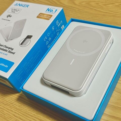 コンパクトモバイル充電器＆スマホスタンド「Anker MagGo Power Bank