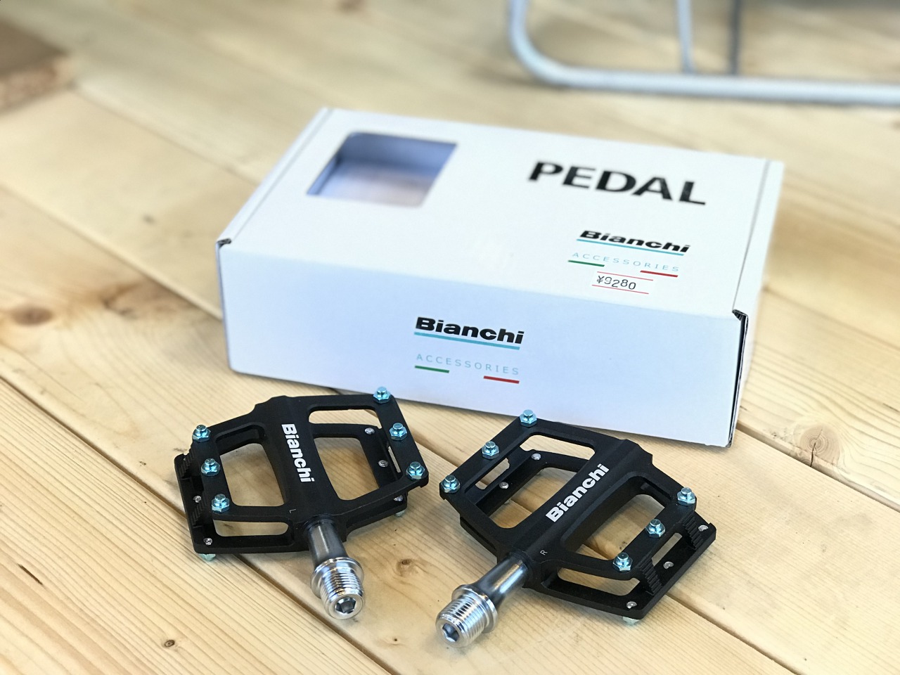 貴重なおススメペダル Bianchi CNC軽量フラットペダルA！ | Climb