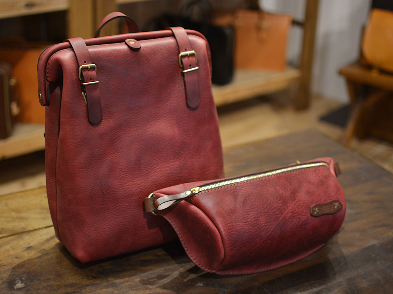 本店のワインレッドモデル！ついにその全貌が！！｜革鞄・革小物のHERZ