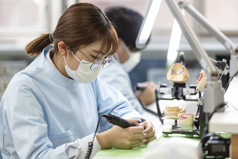 歯科技工士科 | 鹿児島歯科学院専門学校