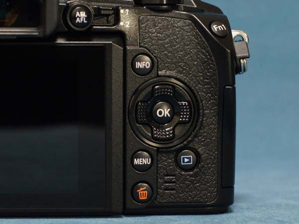 オリンパス OLYMPUS OM-D E-M1の徹底レビュー ミラーレスカメラ /monox