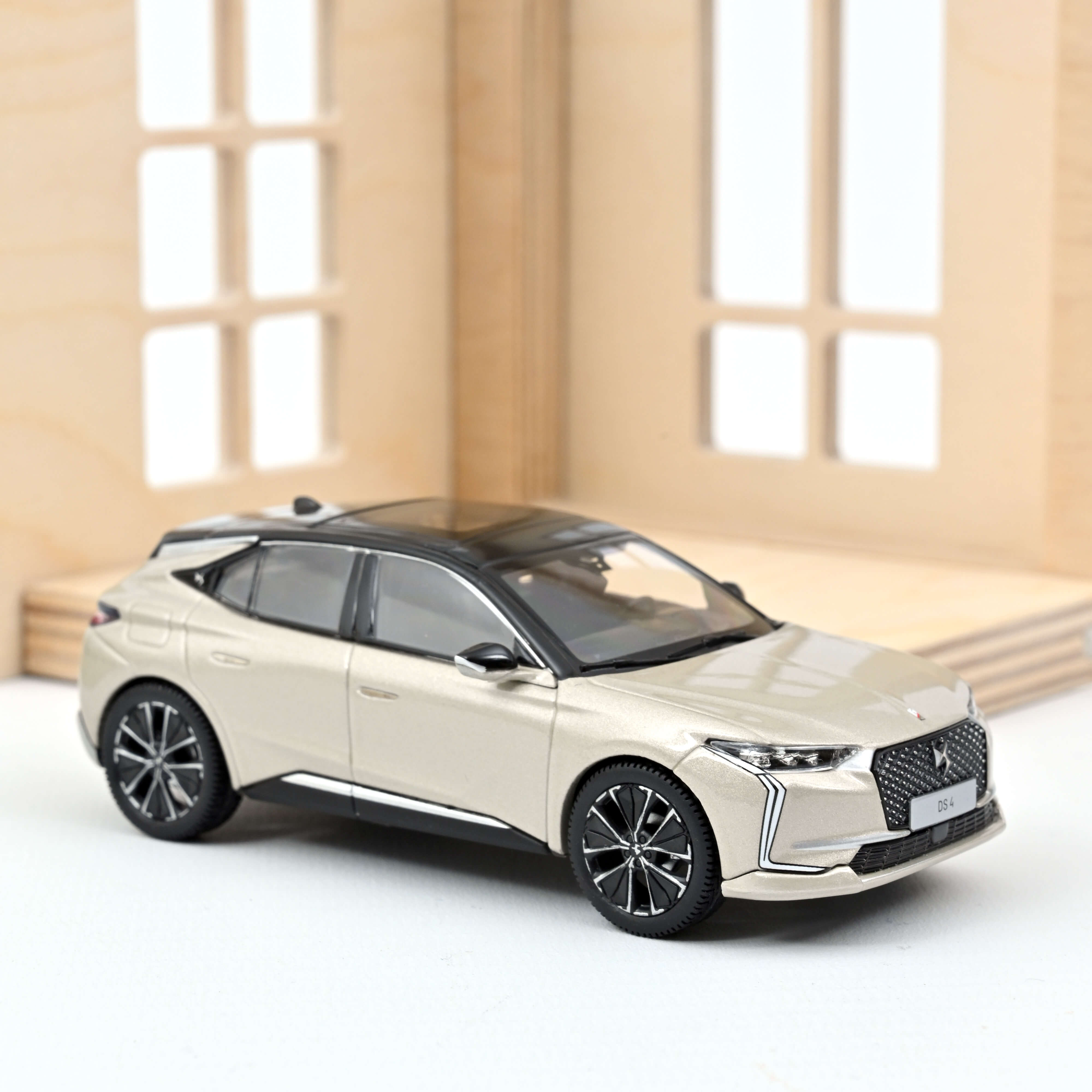 DS 4 E-Tense 2021 Pearl Crystal 1:43 – Norev