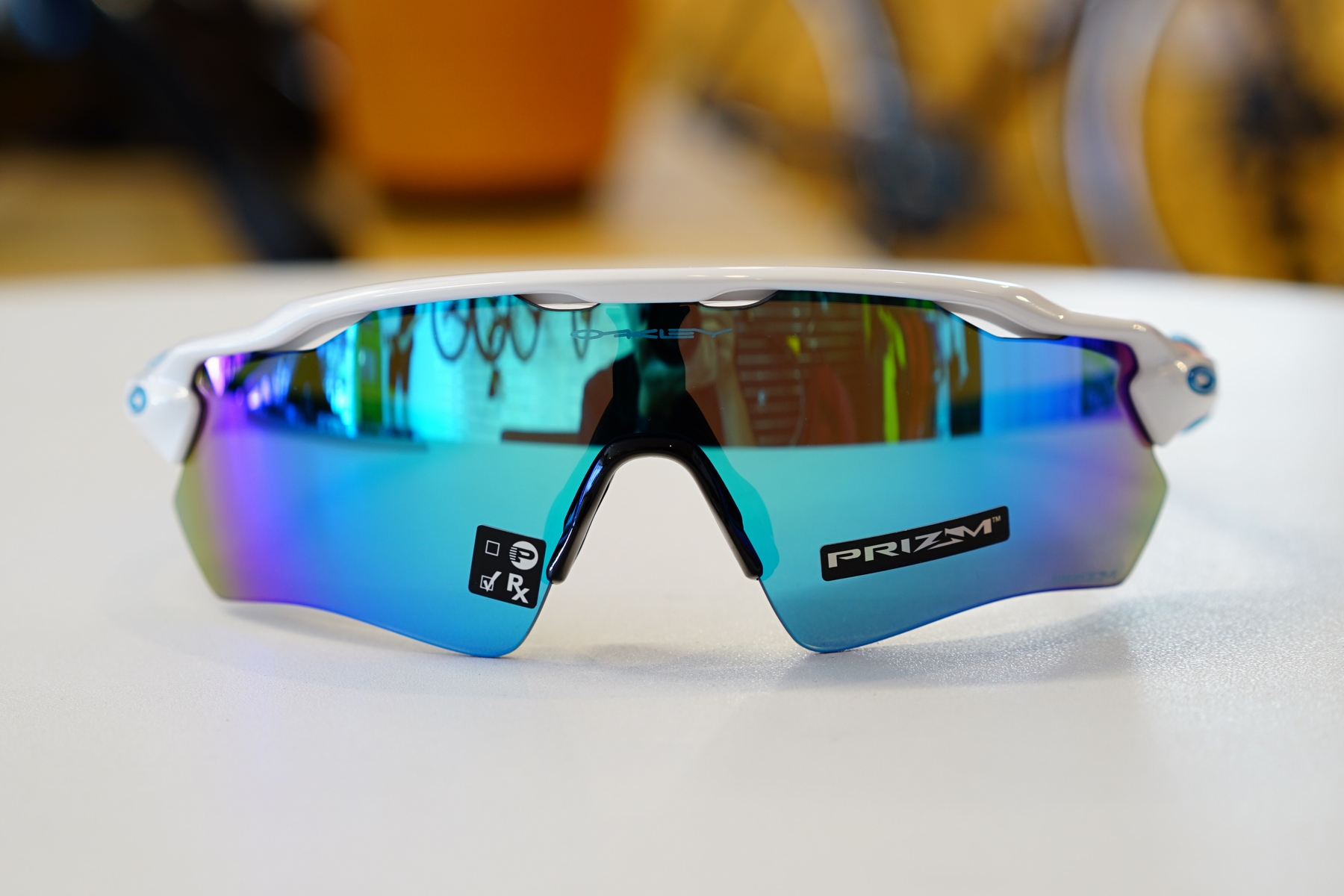 サイクリング以外も楽しむ方に、万能なアイウェアを！OAKLEY RADAR EV