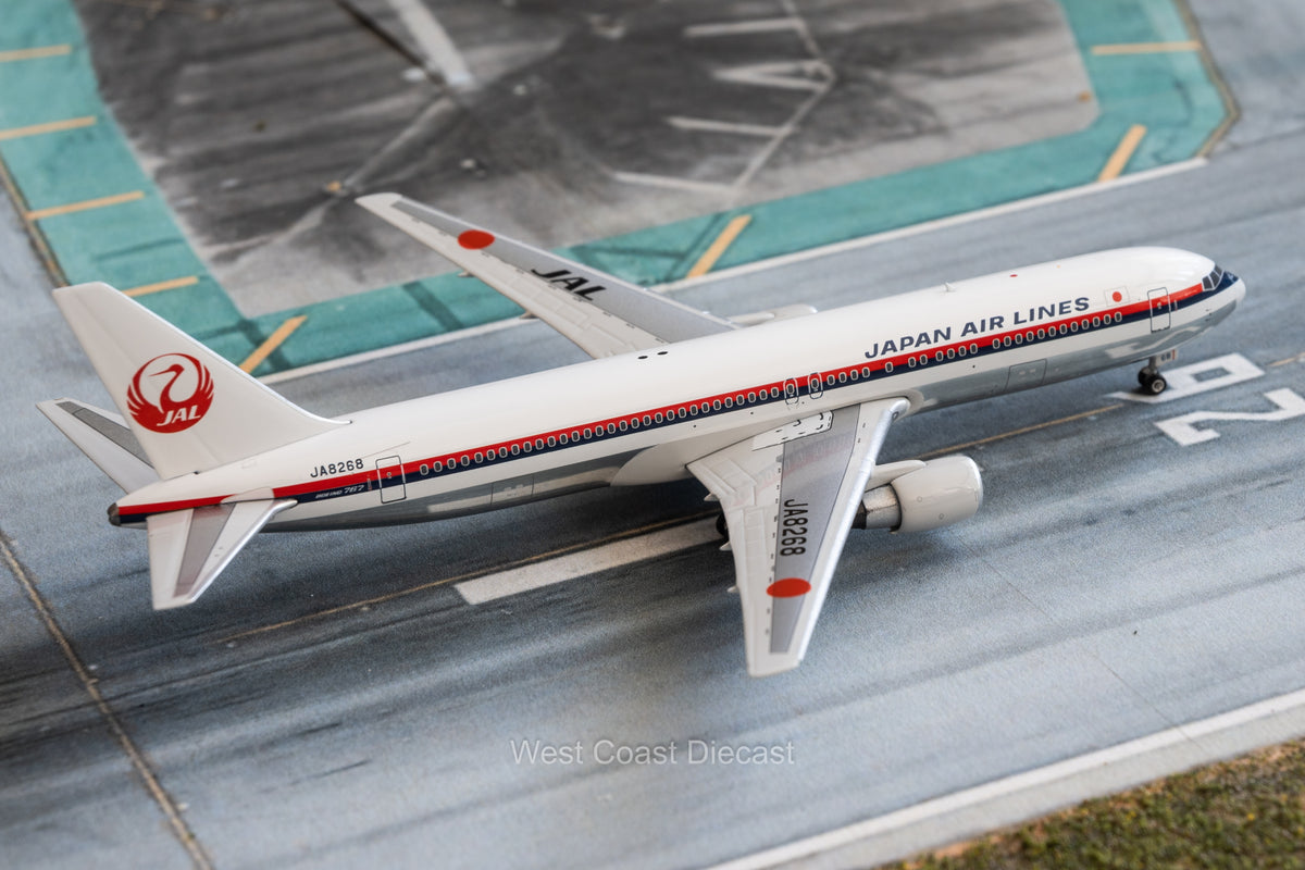 Phoenix Models Japan Airlines Boeing 767-300ER 