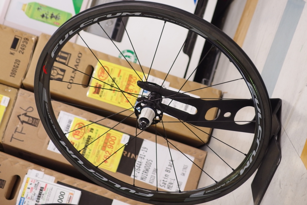 フルクラム】『レーシングクアトロカーボン』。現行デザインが欲しい方