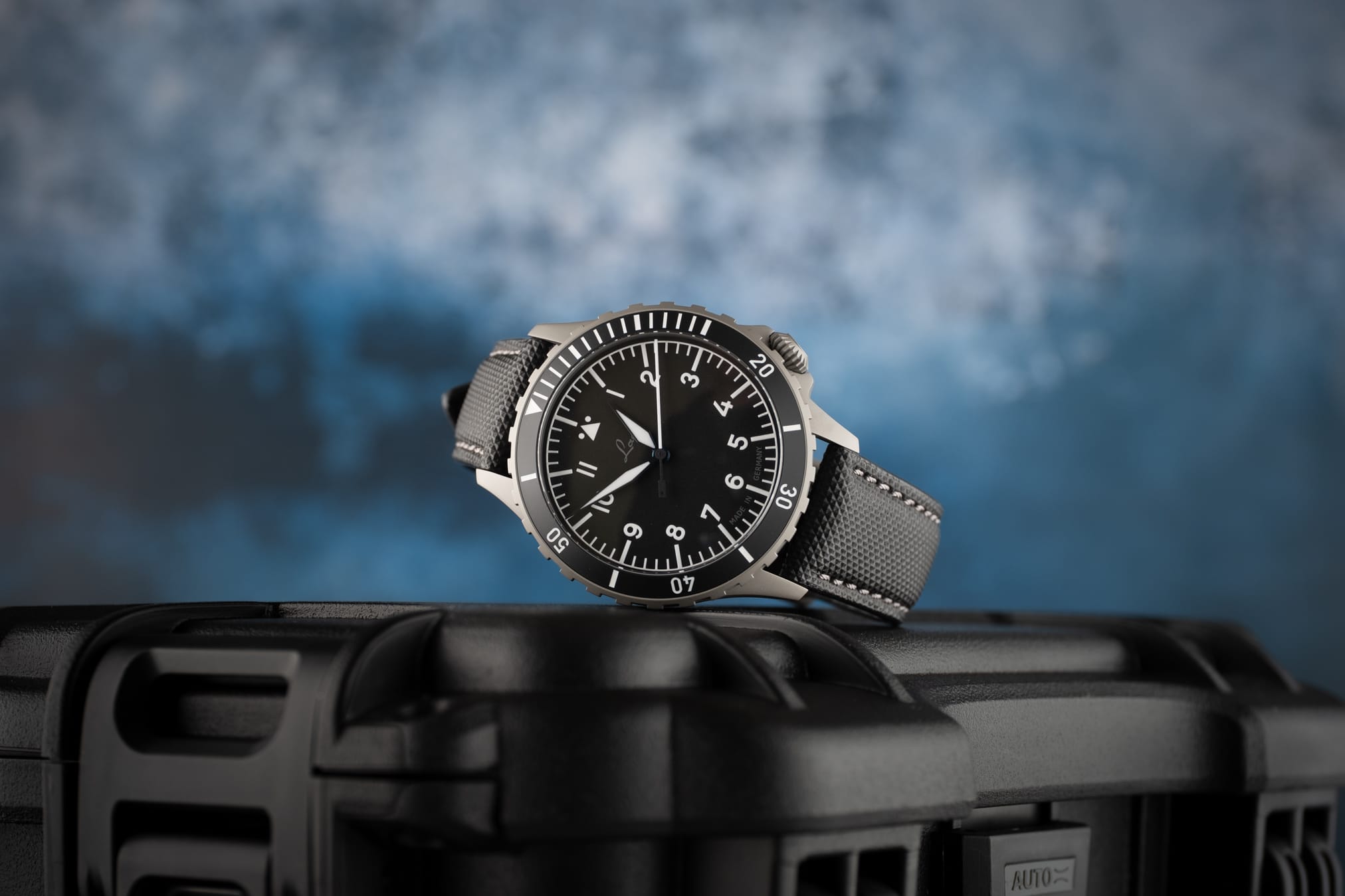 Hands-on Review: Sky Diving with the Laco Köln - 12&60