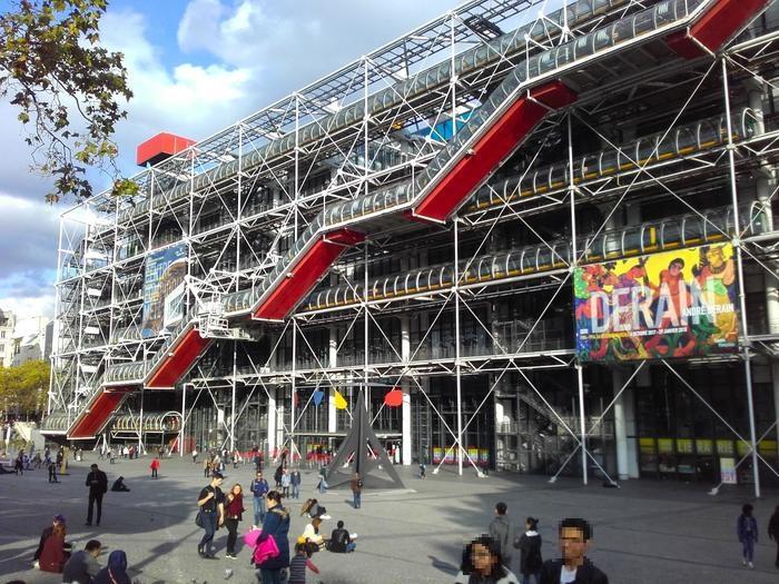 エッフェル塔も見える！パリの美術館「ポンピドゥー・センター」の穴場