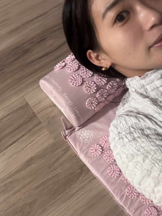 インド発祥のシャクティマットがスゴすぎた】剣山の上で寝る！？美容