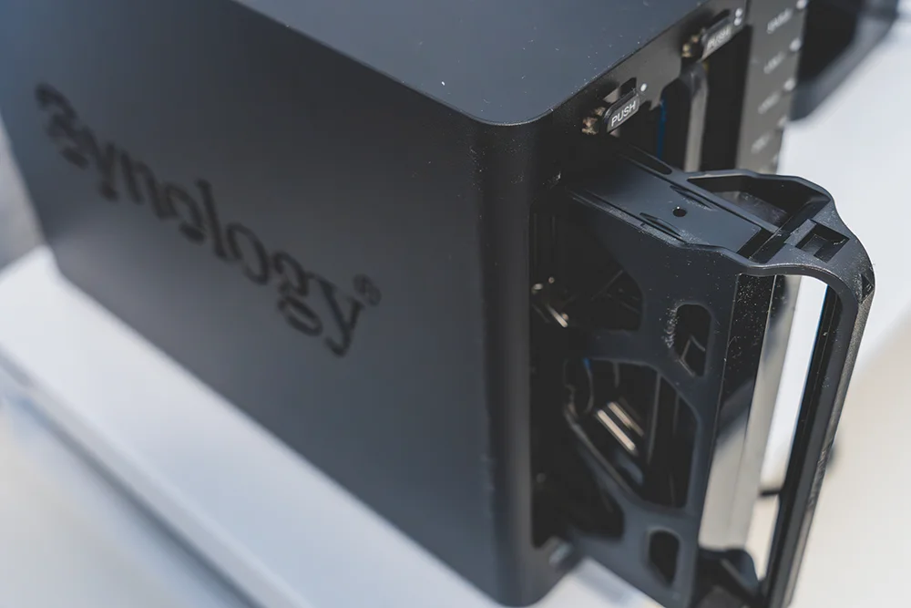 Synology NAS の HDD を容量が大きいものに交換する方法 | taheiNNotes