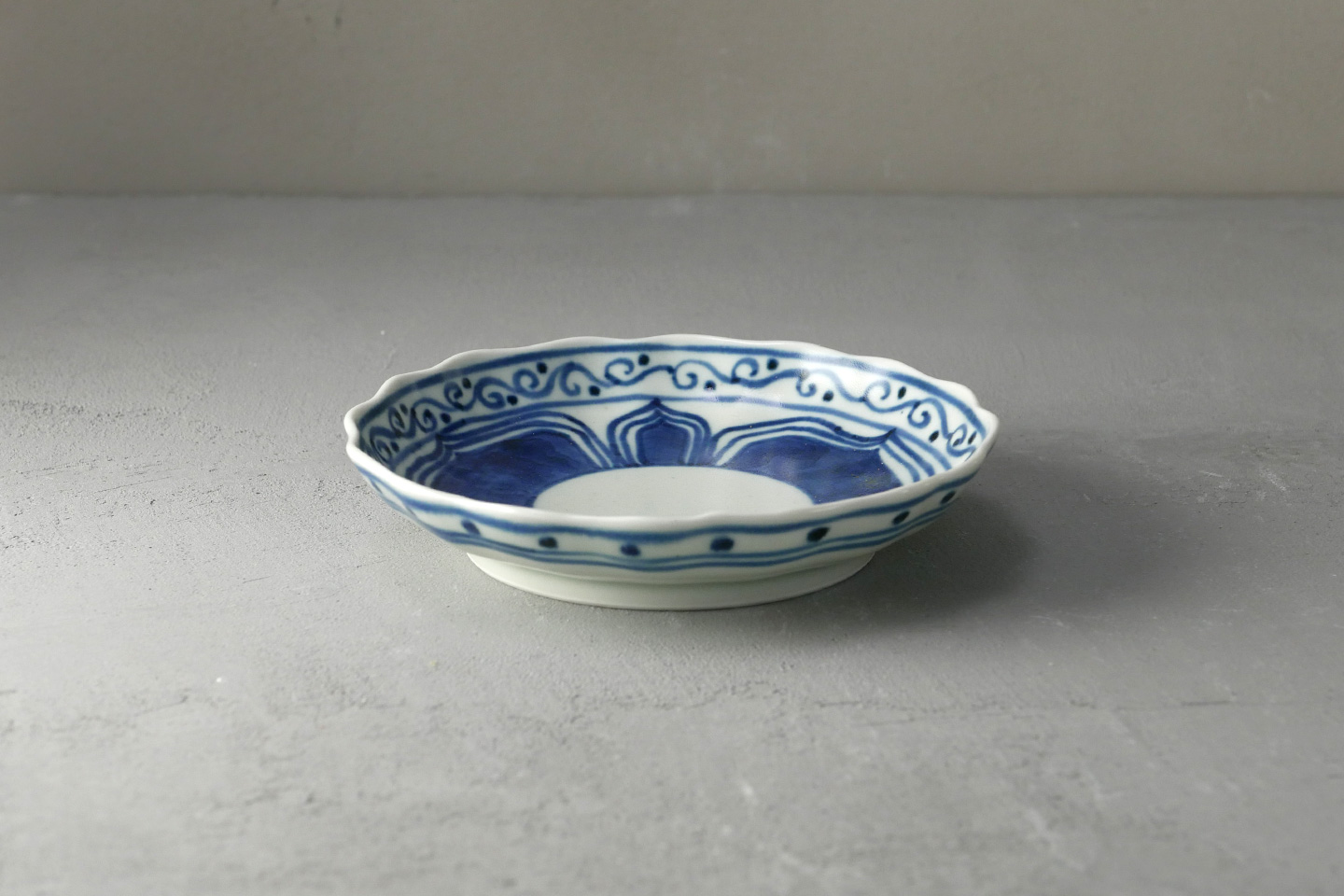 安南（青）輪花皿5寸 - 【公式】田代陶器店 TASHIRO TOUKITEN