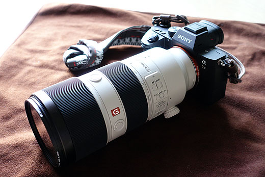 70mmから200mmまでのズーム域をカバーする、大口径F2.8望遠ズーム