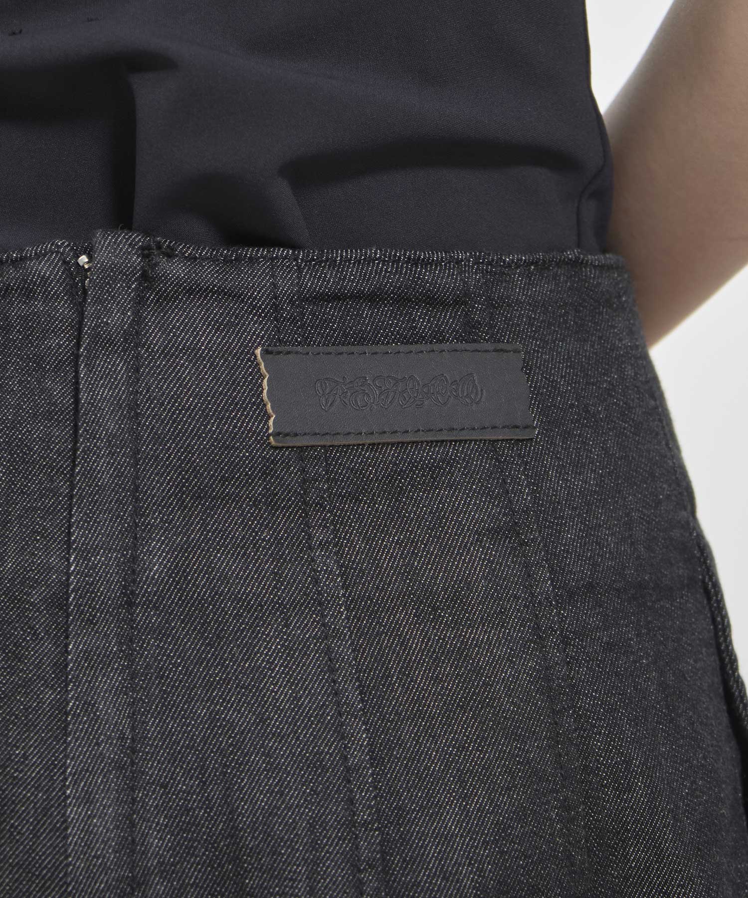 Pleated wide-legged jeans｜FETICO（フェティコ）公式通販｜THE TOKYO