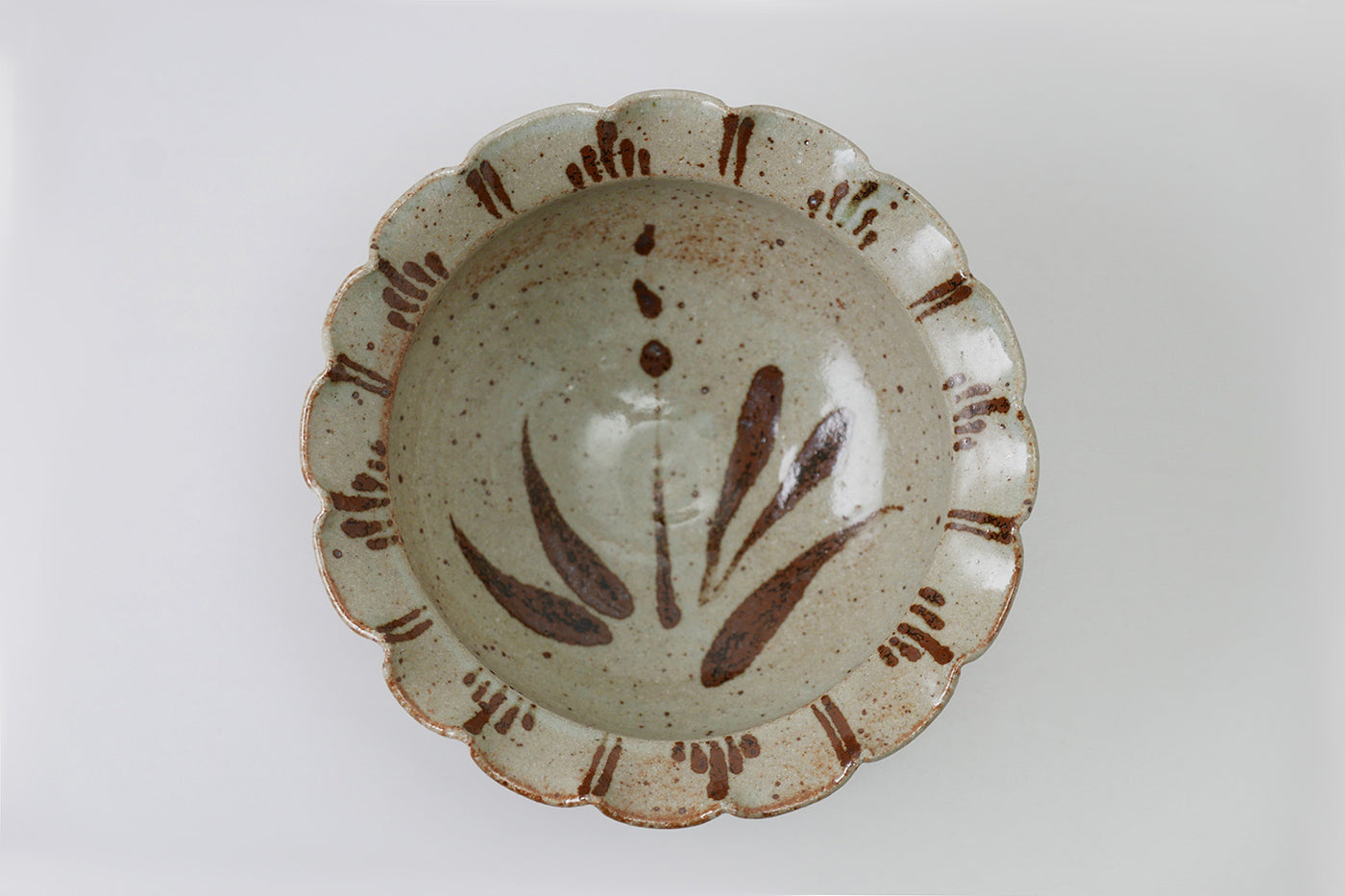 絵唐津輪花菓子鉢 – TOKITOIRO onlineshop