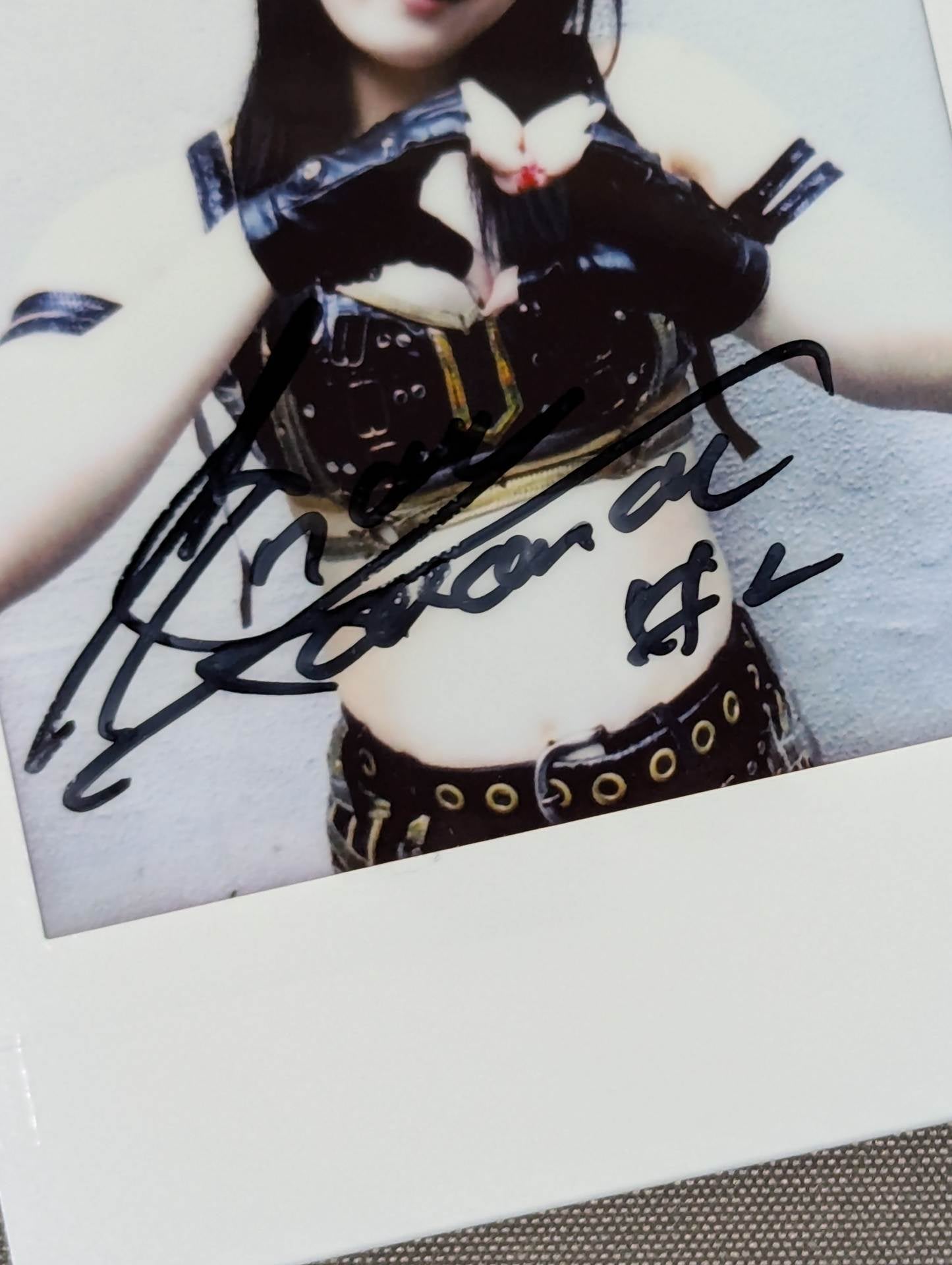 南小桃 直筆サイン入り 写真チェキ① – 闘道館