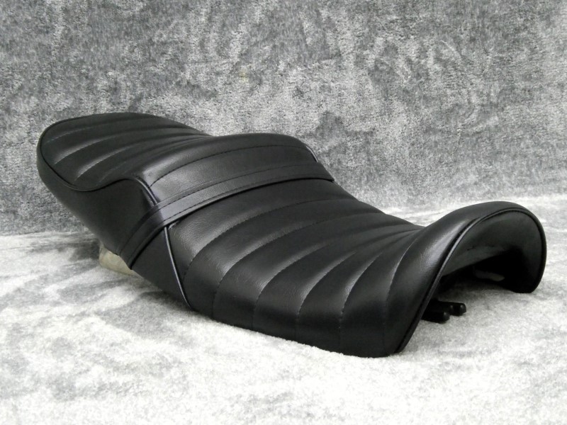 楽天市場】NC39 NC42 黒皮 タックロールシート / CB400SF