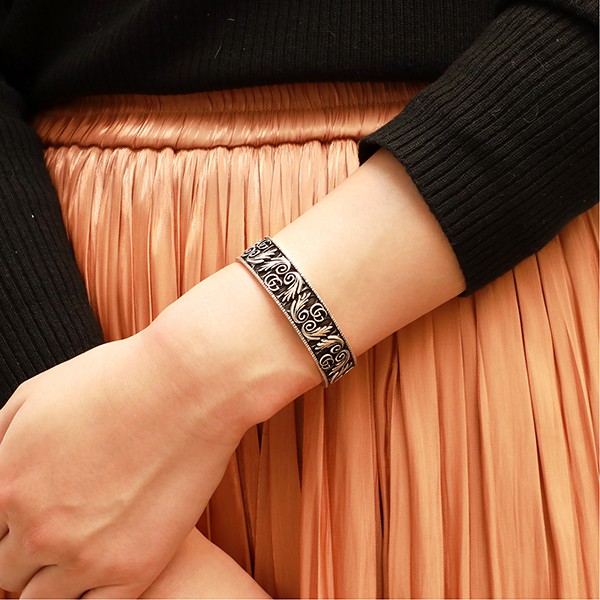 グッチ GUCCI 釘モチーフ バングル SV925 ヴィンテージ 希少 グッチ