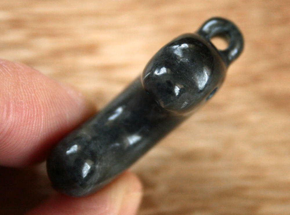 楽天市場】糸魚川黒翡翠異形勾玉 M08425 豊翠 作 37mm*26mm*10mm