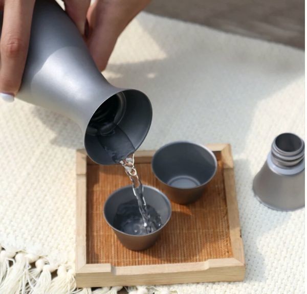 楽天市場】キャンプで熱燗が楽しめる！☆チタン製の徳利300ml＆