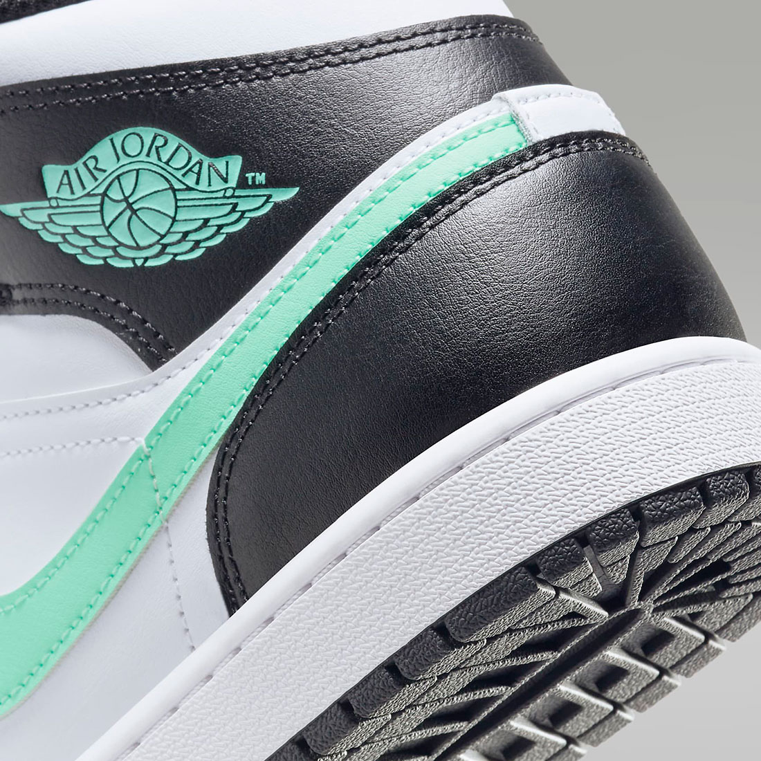 楽天市場】ナイキ エア ジョーダン 1 ミッド NIKE AIR JORDAN 1 MID