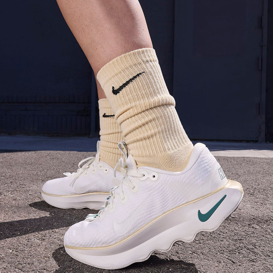 楽天市場】ナイキ モティバ NIKE W Motiva セイル/ホワイト/ファントム